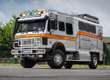 Kamper Mercedesa AF 1222