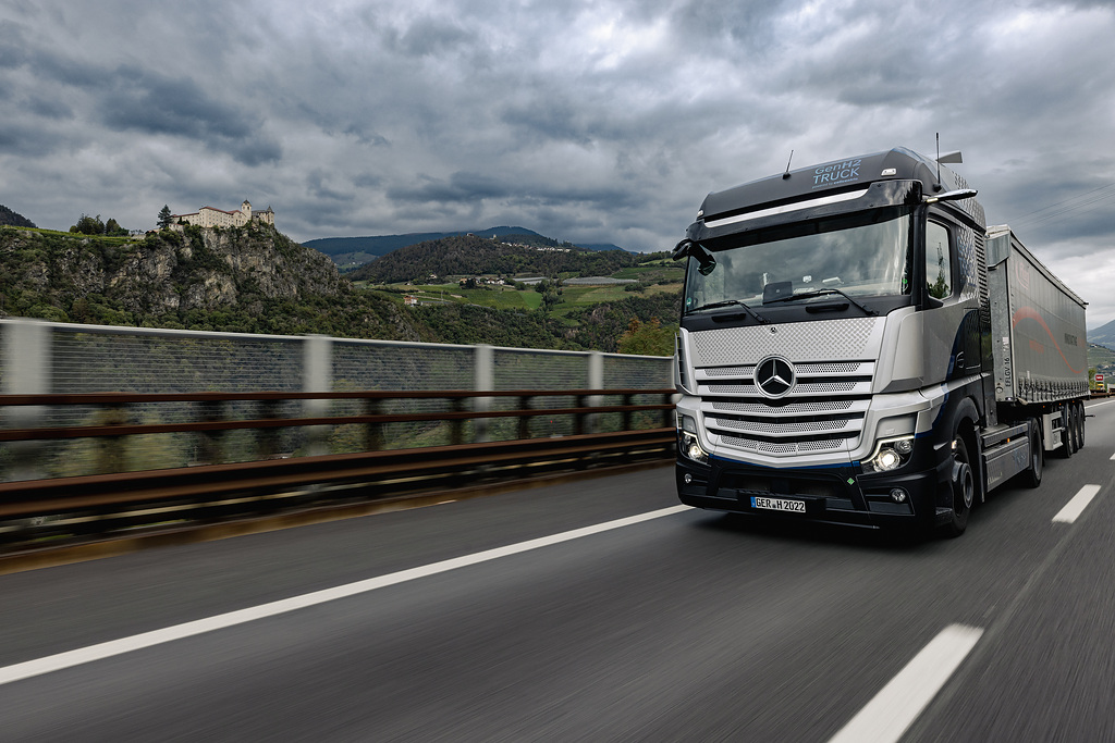 Mercedes-Benz GenH2 Truck 